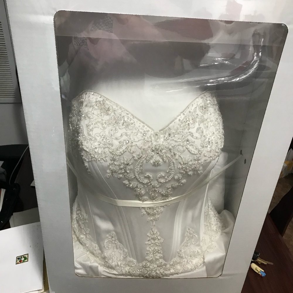 Curve friendly wedding dress. Sweetheart neckline, beaded corset bodice ballgown